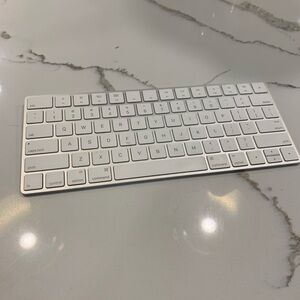 White apple wireless keyboard